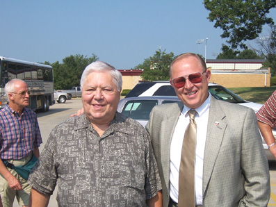 Bob Steffe of Jasper Partnership Commission and Mayor William Schmitt